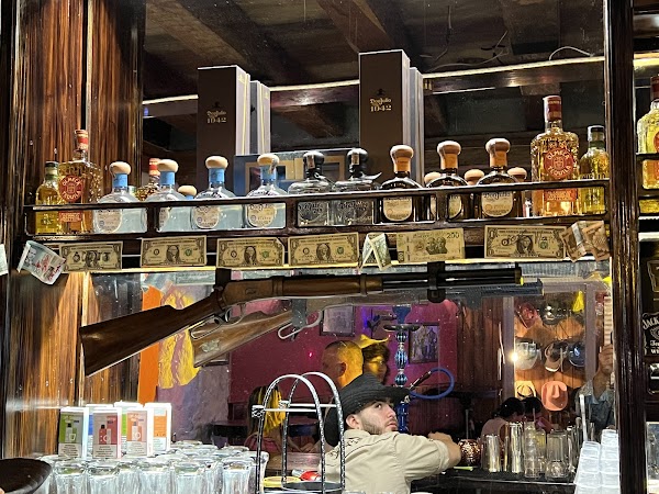 THE SALOON GASTRO BAR CARTAGENA/DISCOTECA/COCTELERÍA DE AUTOR · Cartagena de Indias